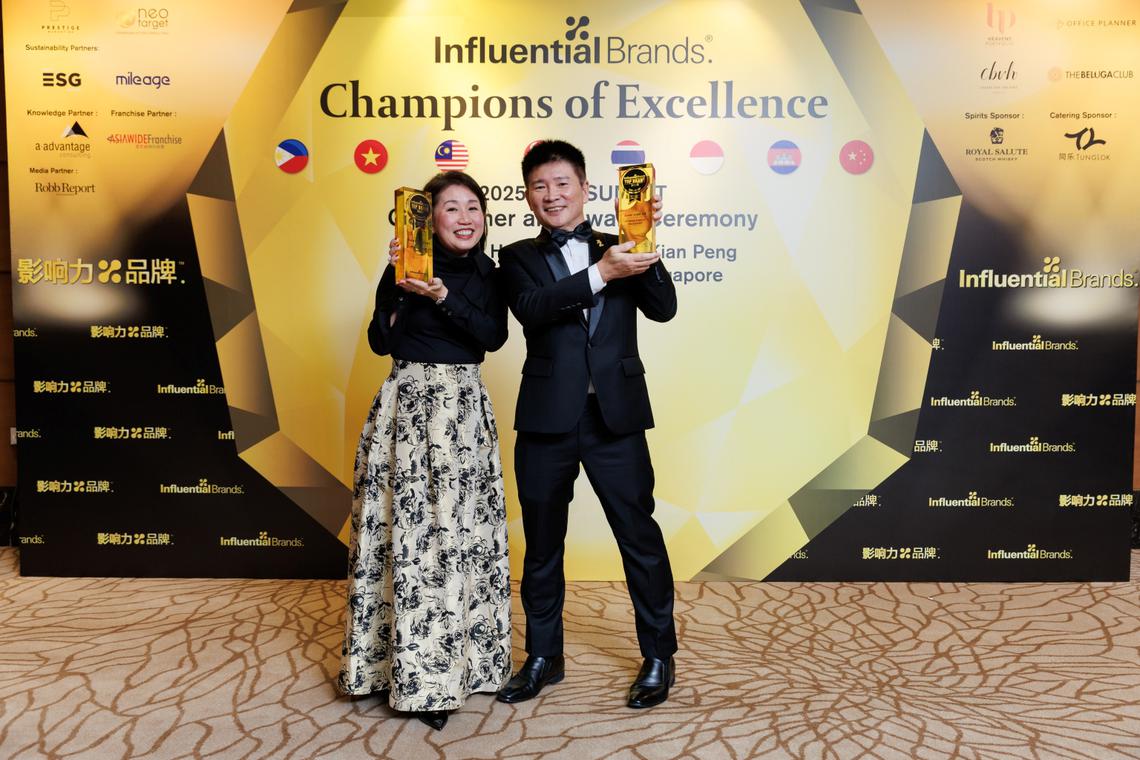 top influential brands winners ms wendy foo, managing director of ryan’s grocery and mr samuel yik kuen koon, managing director of dian xiao er.